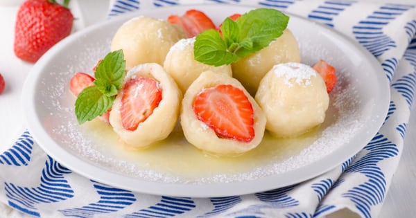 Erdbeerknödel mit Zimtzucker-Garnitur | empiricus