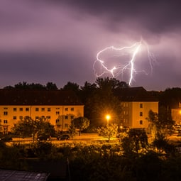 Beachten Sie bei einem Gewitter wichtige Sicherheitsmassnahmen