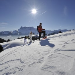 Ein Riesenspass: Schneeschulaufen in der Region Portes du Soleil mit den imposanten Dents-du-Midi.