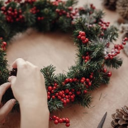 In der besinnlichen Vorweihnachtszeit gehört der Adventskranz einfach dazu