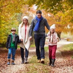 Spaziergang mit der ganzen Familie