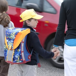 Allein zur Schule unterwegs – eine grosse Herausforderung für die Kinder.