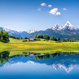 Wandern in den Bergen und dazu einen "Gaumenschmaus" geniessen