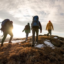 Wanderung im Sonnenaufgang