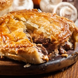 In Australien werden gerne "Pies" mit Fleisch- oder Gemüsefüllung gegessen