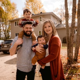 lächelnde Familie