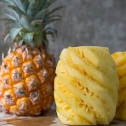 So rüsten Sie eine Ananas