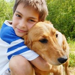 Eltern sollten erst abklären, welcher Hund geeignet ist, der beste Freund ihrer Kinder zu werden.