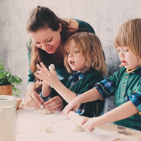 Gemeinsam mit Kindern backen