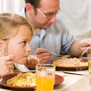 Sie sind Vorbild: Eltern können die gesunde Ernährung vorleben.