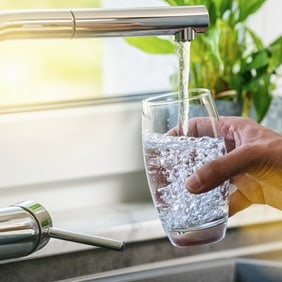 Fasten kann auch bedeuten, dass Sie Leitungswasser trinken