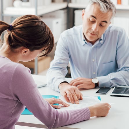 Sinnvolle Versicherungen für Arbeitgeber und Arbeitnehmer 