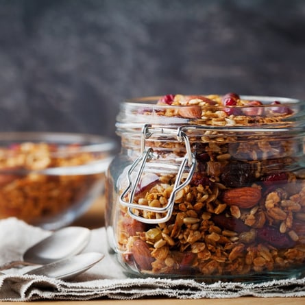 Müsli auf dem Frühstückstisch