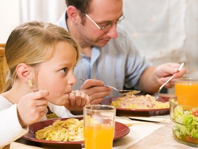 Sie sind Vorbild: Eltern können die gesunde Ernährung vorleben.